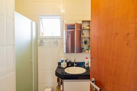 Casa de condomínio à venda com 77m², 3 quartos e 2 vagas Casa de condomínio à venda com 77m², 3 quartos e 2 vagasBanheiro Social