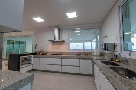 Casa à venda com 430m², 4 quartos e 6 vagasCozinha