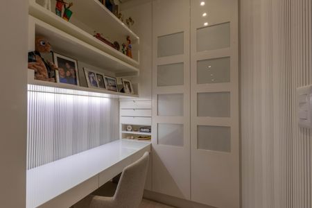 Casa à venda com 430m², 4 quartos e 6 vagasEstúdio