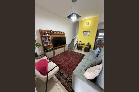 Casa à venda com 68m², 2 quartos e 2 vagas Casa à venda com 68m², 2 quartos e 2 vagasSala