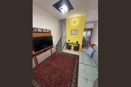 Casa à venda com 68m², 2 quartos e 2 vagas Casa à venda com 68m², 2 quartos e 2 vagasSala