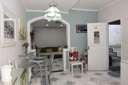 Casa para alugar com 2 quartos, 120m² em Jardim Santo Eduardo, Embu das Artes