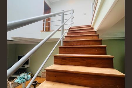 Escada de casa à venda com 3 quartos, 286m² em Baeta Neves, São Bernardo do Campo