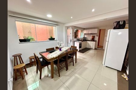 Casa à venda com 151m², 3 quartos e 2 vagasCozinha