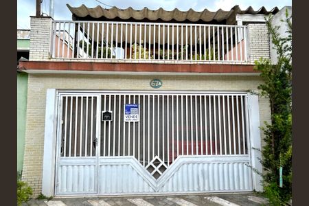 Casa à venda com 151m², 3 quartos e 2 vagasPlaca instalada na fachada do imóvel 