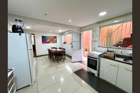 Casa à venda com 151m², 3 quartos e 2 vagasCozinha