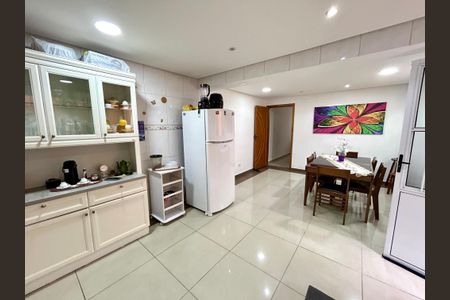 Casa à venda com 151m², 3 quartos e 2 vagasCozinha