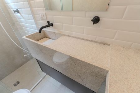 Banheiro de apartamento para alugar com 1 quarto, 24m² em Bela Vista, São Paulo