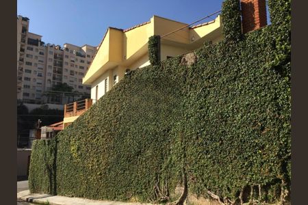 Casa à venda com 218m², 3 quartos e 5 vagas