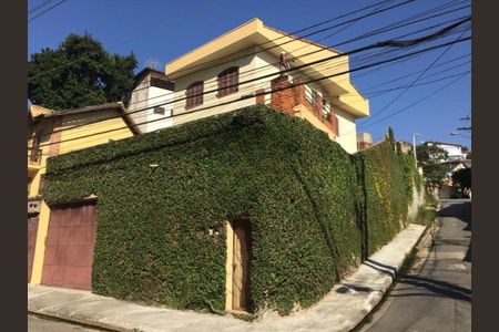 Casa à venda com 218m², 3 quartos e 5 vagas