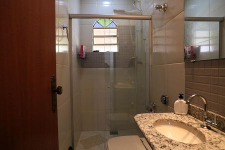 Casa à venda com 360m², 2 quartos e 3 vagasBanheiro da Suíte