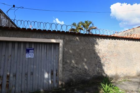 Casa à venda com 360m², 2 quartos e 3 vagasFachada com Plaquinha