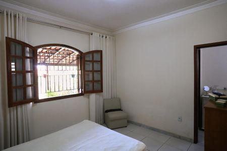 Casa à venda com 360m², 2 quartos e 3 vagasSuíte