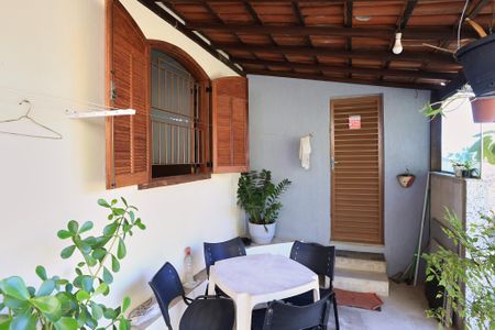 Casa à venda com 360m², 2 quartos e 3 vagasÁrea externa