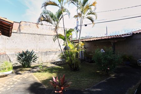 Casa à venda com 360m², 2 quartos e 3 vagasQuintal