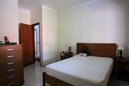 Casa à venda com 360m², 2 quartos e 3 vagasSuíte