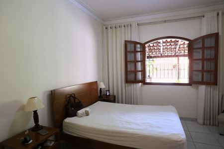 Casa à venda com 360m², 2 quartos e 3 vagasSuíte