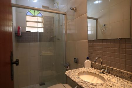 Casa à venda com 360m², 2 quartos e 3 vagasBanheiro da Suíte