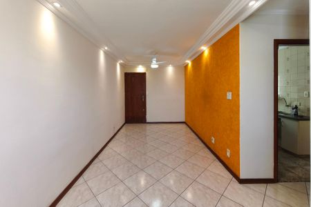 Apartamento para alugar com 75m², 3 quartos e 1 vaga Apartamento para alugar com 75m², 3 quartos e 1 vagaSala