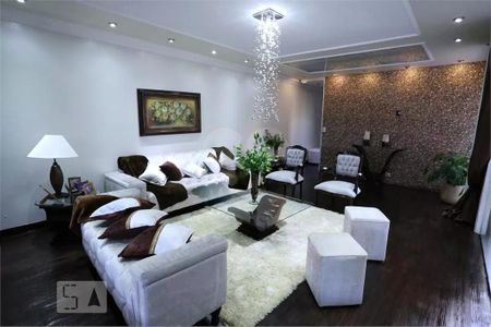 Casa à venda com 6 quartos, 320m² em Vila Paranagua, São Paulo