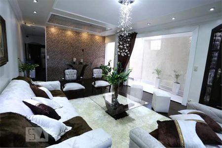 Casa à venda com 6 quartos, 320m² em Vila Paranagua, São Paulo