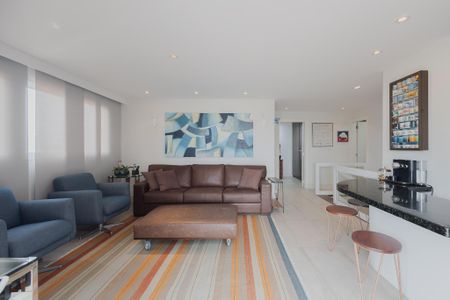 Apartamento à venda com 180m², 3 quartos e 2 vagas Apartamento à venda com 180m², 3 quartos e 2 vagasSala 1