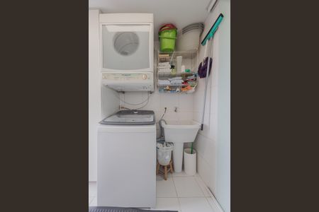 Apartamento à venda com 180m², 3 quartos e 2 vagas Apartamento à venda com 180m², 3 quartos e 2 vagasÁrea de Serviço