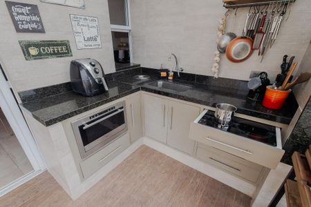 Apartamento à venda com 180m², 3 quartos e 2 vagas Apartamento à venda com 180m², 3 quartos e 2 vagasEspaço Gourmet