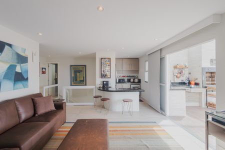 Apartamento à venda com 180m², 3 quartos e 2 vagas Apartamento à venda com 180m², 3 quartos e 2 vagasSala 1