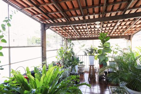 Casa à venda com 88m², 2 quartos e 1 vaga Casa à venda com 88m², 2 quartos e 1 vagaVaranda