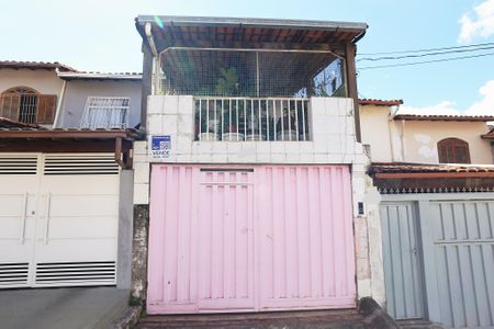 Casa à venda com 88m², 2 quartos e 1 vaga Casa à venda com 88m², 2 quartos e 1 vagaFachada