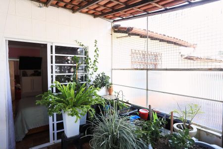 Casa à venda com 88m², 2 quartos e 1 vaga Casa à venda com 88m², 2 quartos e 1 vagaVaranda