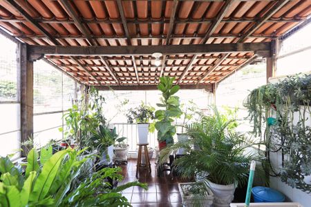 Casa à venda com 88m², 2 quartos e 1 vaga Casa à venda com 88m², 2 quartos e 1 vagaVaranda