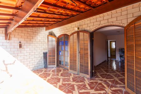 Casa à venda com 187m², 4 quartos e 2 vagasSacada