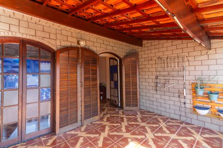 Casa à venda com 187m², 4 quartos e 2 vagasSacada