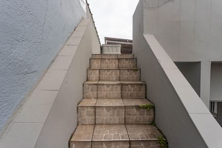 Casa para alugar com 115m², 2 quartos e 2 vagas Casa para alugar com 115m², 2 quartos e 2 vagasEscada