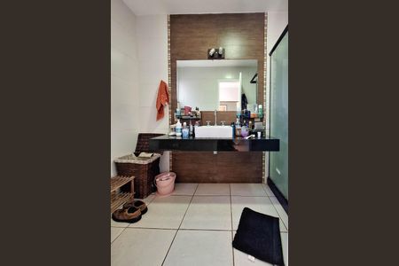 Casa à venda com 350m², 3 quartos e 3 vagasBanheiro da Suíte 1