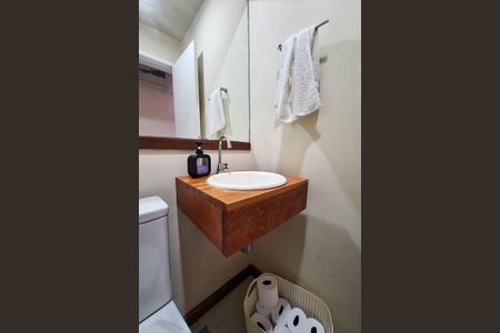 Casa à venda com 350m², 3 quartos e 3 vagasLavabo