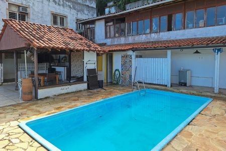 Casa à venda com 350m², 3 quartos e 3 vagasQuintal