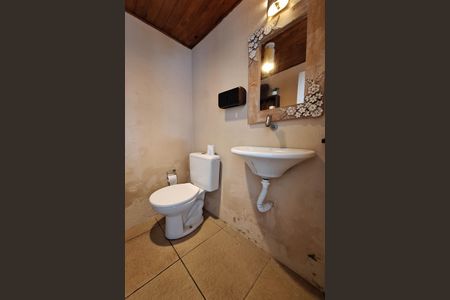Casa à venda com 350m², 3 quartos e 3 vagasBanheiro de serviço