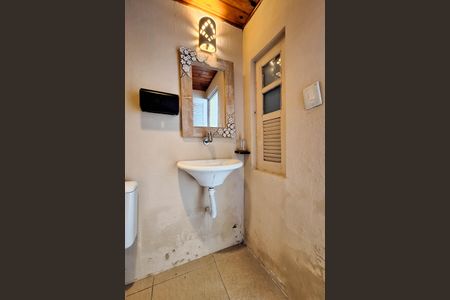 Casa à venda com 350m², 3 quartos e 3 vagasBanheiro de serviço