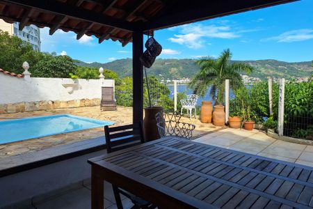 Casa à venda com 350m², 3 quartos e 3 vagasQuintal