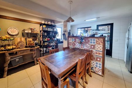 Casa à venda com 350m², 3 quartos e 3 vagasCozinha