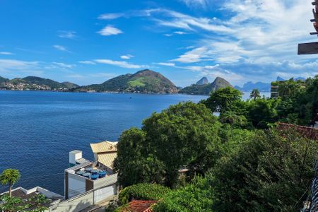 Casa à venda com 350m², 3 quartos e 3 vagasEspaço Gourmet