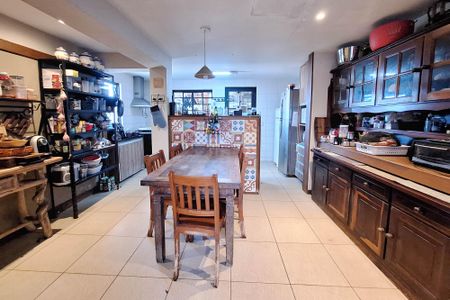 Casa à venda com 350m², 3 quartos e 3 vagasCozinha
