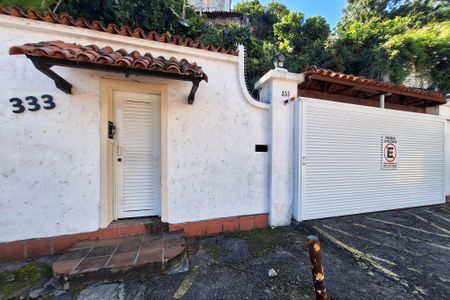 Casa à venda com 350m², 3 quartos e 3 vagasFachada