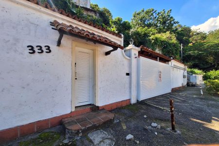 Casa à venda com 350m², 3 quartos e 3 vagasFachada