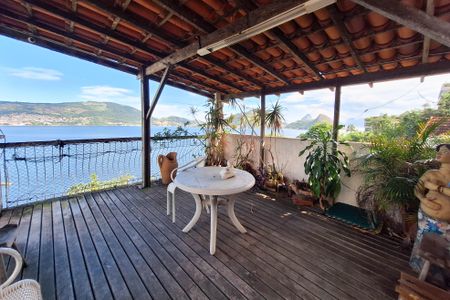 Casa à venda com 350m², 3 quartos e 3 vagasEspaço Gourmet