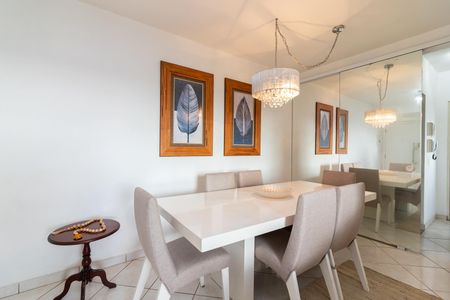 Apartamento à venda com 60m², 2 quartos e 1 vagaSala de Jantar