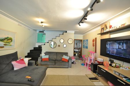 Casa à venda com 150m², 3 quartos e 2 vagasSala